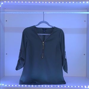 Half-sleeve zipper down blouse